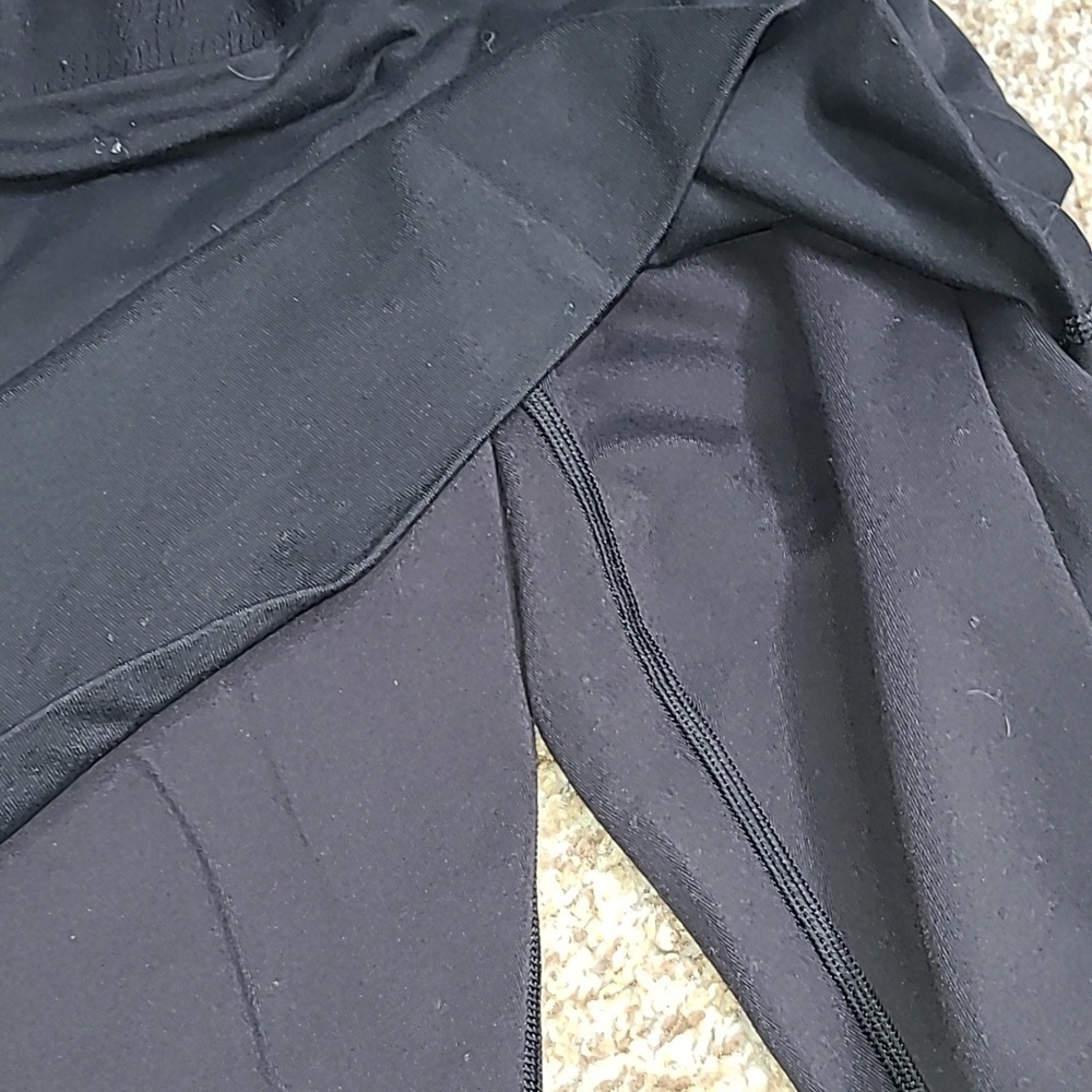Lululemon Athletica Crop Leggins with Skirt Overlay - Picture 2 of 8